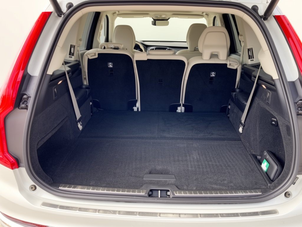 Certified 2025 Volvo XC90 B5 Plus w/ Protection Package Premier AWD/4WD image 28