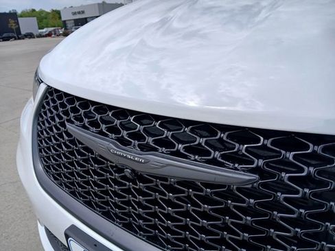 New 2026 Chrysler Pacifica Select w/ S Appearance Package FWD image 31