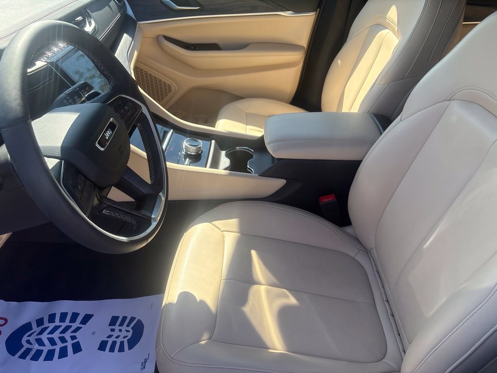 Used 2023 Jeep Grand Cherokee Limited AWD/4WD image 21