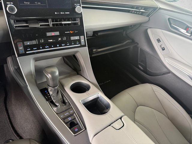 Used 2019 Toyota Avalon XLE w/ Moonroof Package FWD image 10