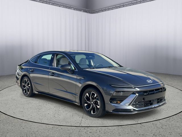 Used 2025 Hyundai Sonata SEL FWD image 5