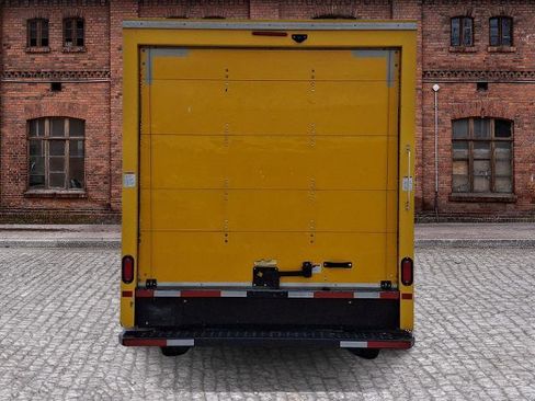 Used 2021 GMC Savana 3500 w/ Power Convenience Package RWD image 5