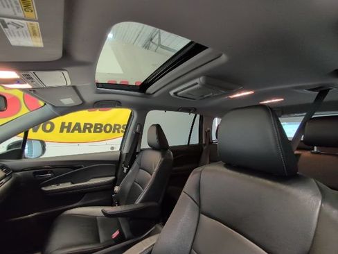 Used 2017 Honda Pilot Touring image 31