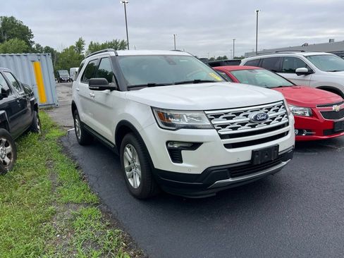 Used 2019 Ford Explorer XLT w/ Equipment Group 202A AWD/4WD image 3