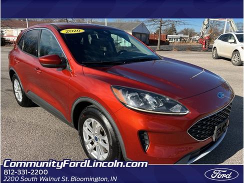 Used 2020 Ford Escape SE image 1