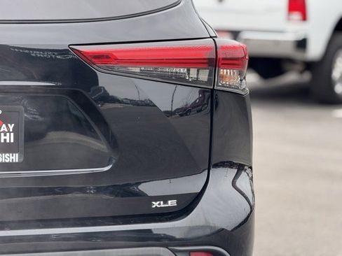 Used 2021 Toyota Highlander XLE image 10