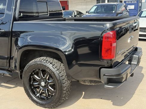 Used 2019 Chevrolet Colorado Z71 w/ Z71 Midnight Edition AWD/4WD image 9