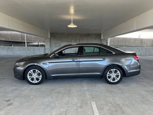 Used 2018 Ford Taurus SEL FWD image 12