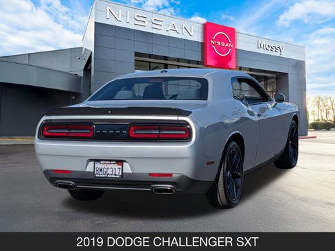 Used 2019 Dodge Challenger SXT w/ Blacktop Package image 8