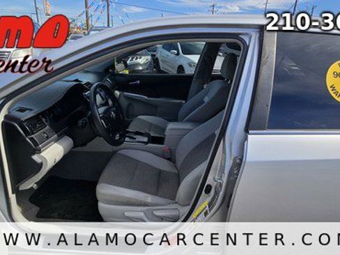 Used 2013 Toyota Camry LE image 30