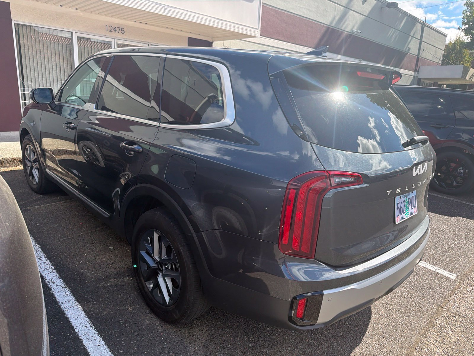 Used 2024 Kia Telluride LX AWD/4WD image 2
