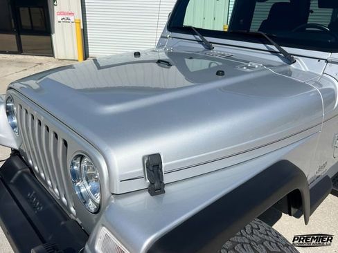 Used 2005 Jeep Wrangler Unlimited image 40
