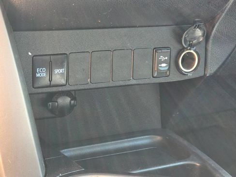 Used 2016 Toyota RAV4 XLE w/ Convenience Package FWD image 38