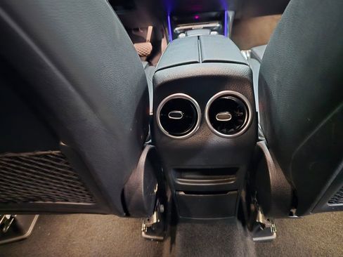 Used 2021 Mercedes-Benz GLB 250 image 31