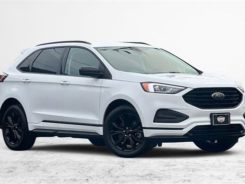 Used 2024 Ford Edge SE w/ Black Appearance Package image 2