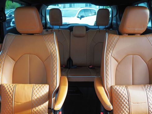 New 2026 Chrysler Pacifica Pinnacle image 17