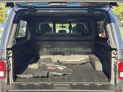 Used 2024 Jeep Gladiator Sport image 27