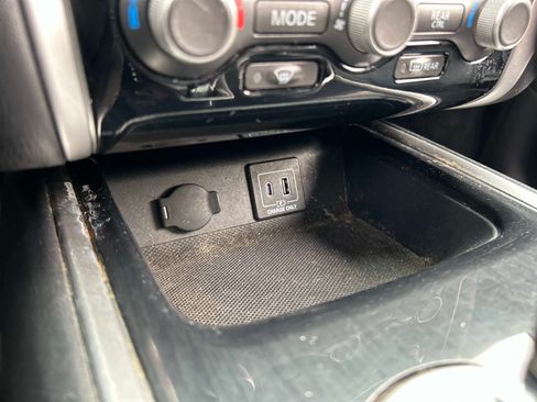 Used 2019 Nissan Pathfinder SV AWD/4WD image 31