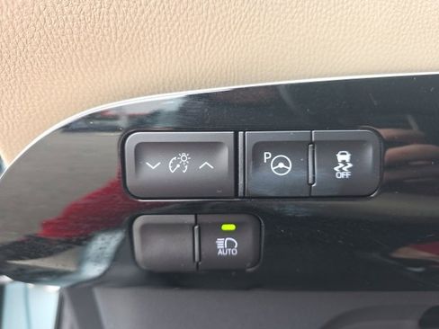 Used 2018 Toyota Prius Two w/ Prius Two Safety Plus Package image 14