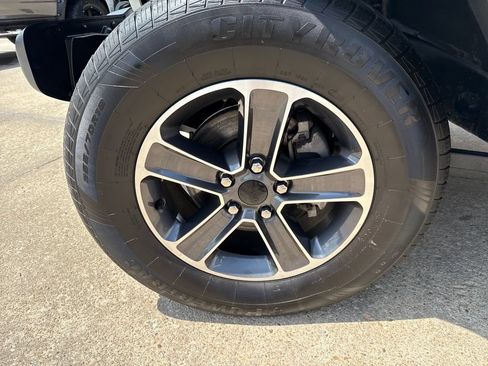 Used 2023 Jeep Wrangler Unlimited Sahara AWD/4WD image 27