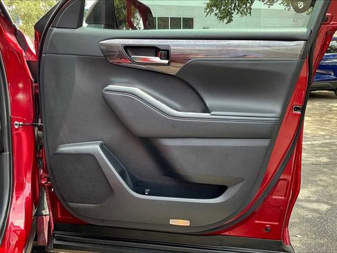 Used 2022 Toyota Highlander Limited image 22