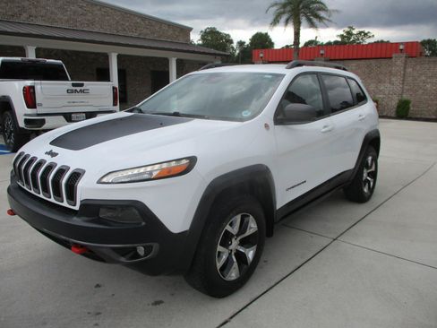 Used 2014 Jeep Cherokee Trailhawk w/ Technology Group AWD/4WD image 12
