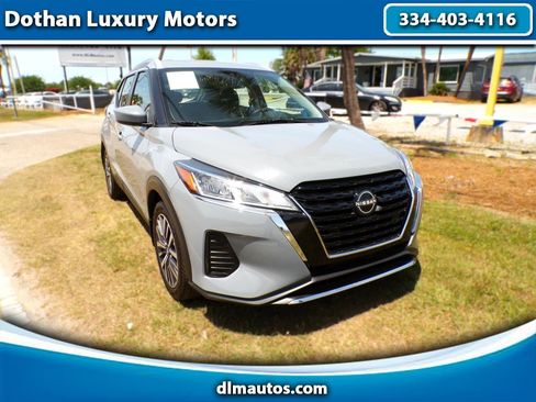 Used 2022 Nissan Kicks SV FWD image 1
