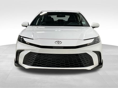 Used 2025 Toyota Camry SE FWD image 2