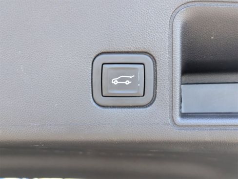 Used 2023 GMC Terrain SLT image 14