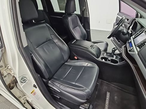 Used 2015 Toyota Highlander XLE image 43