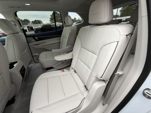 New 2026 Buick Enclave Avenir w/ Super Cruise Package image 17