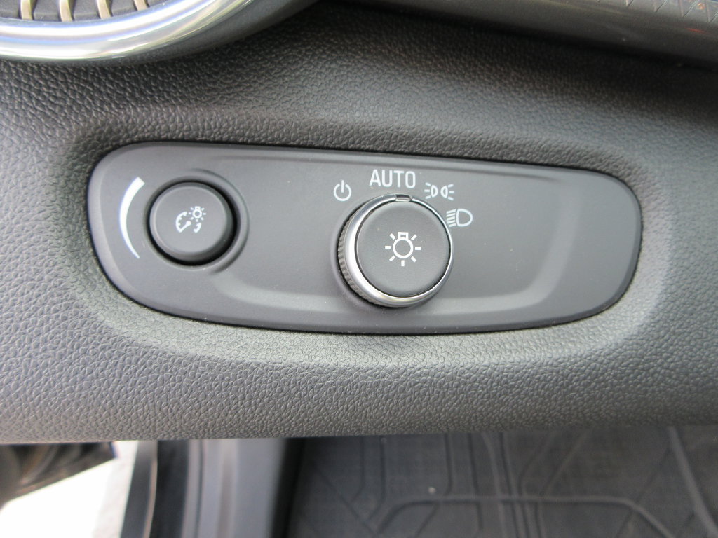 Used 2025 Chevrolet Trax ACTIV w/ Driver Confidence Package FWD image 24