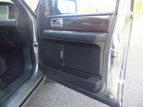 Used 2008 Lincoln Navigator L 4WD image 35