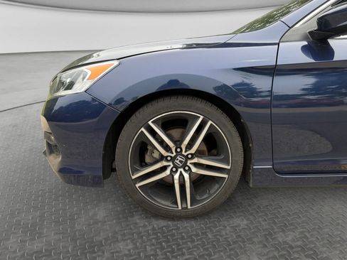 Used 2017 Honda Accord Sport image 9