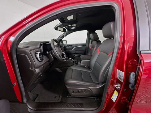 Used 2025 Chevrolet Colorado Z71 w/ Technology Package AWD/4WD image 22