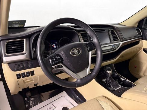 Used 2016 Toyota Highlander Limited image 9
