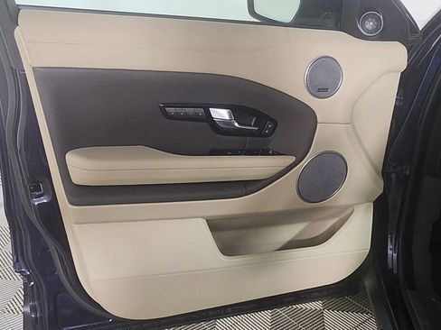 Used 2019 Land Rover Range Rover Evoque SE image 9