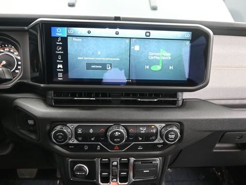 Used 2025 Jeep Wrangler Unlimited Sport AWD/4WD image 8