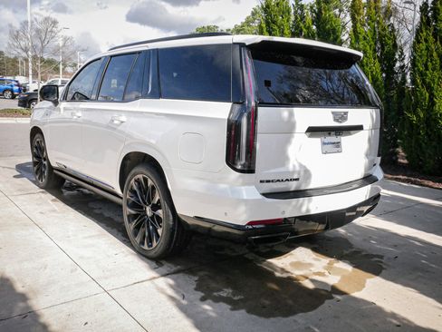 Used 2025 Cadillac Escalade Sport Platinum w/ LPO, ONYX Package image 9