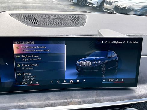 Used 2026 BMW X5 sDrive40i w/ M Sport Package RWD image 37