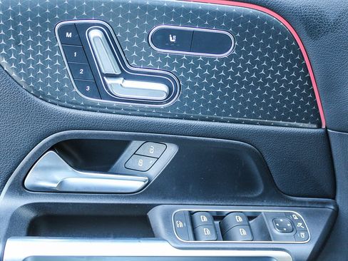 Used 2024 Mercedes-Benz GLB 250 image 22