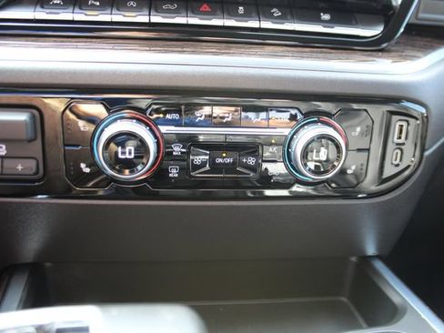 Used 2022 GMC Sierra 1500 Elevation w/ Elevation Premium Package AWD/4WD image 21