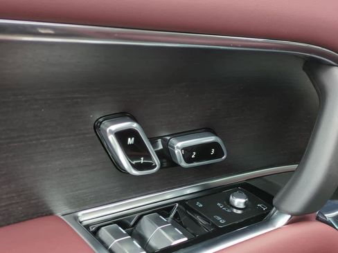 New 2026 Land Rover Range Rover SE image 17