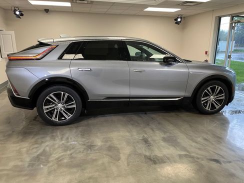Certified 2024 Cadillac Lyriq Luxury AWD/4WD image 8