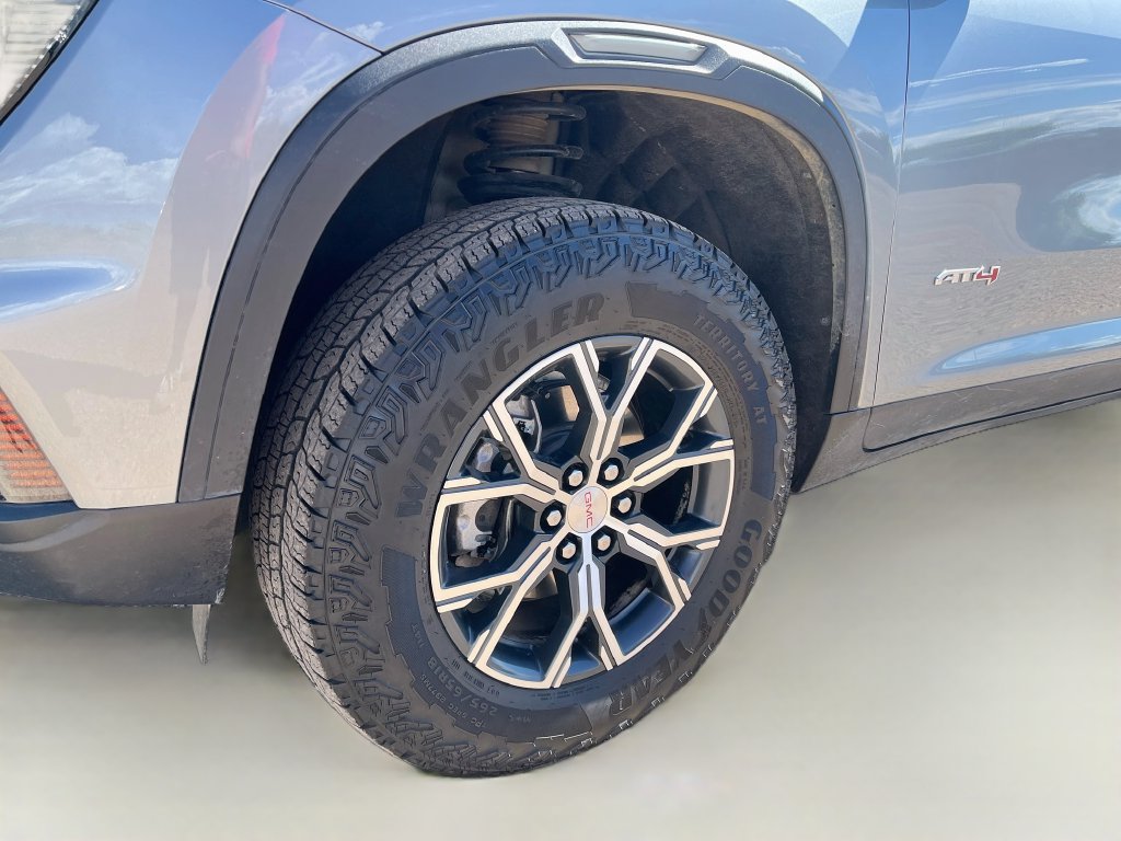 Used 2025 GMC Acadia AT4 AWD/4WD image 32