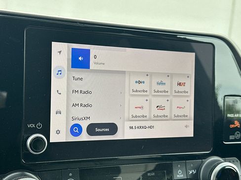 Used 2023 Toyota Highlander XLE image 26