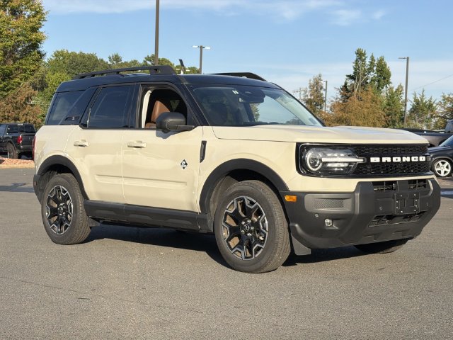 Used 2025 Ford Bronco Sport Outer Banks w/ Outer Banks Tech Package+ AWD/4WD image 14