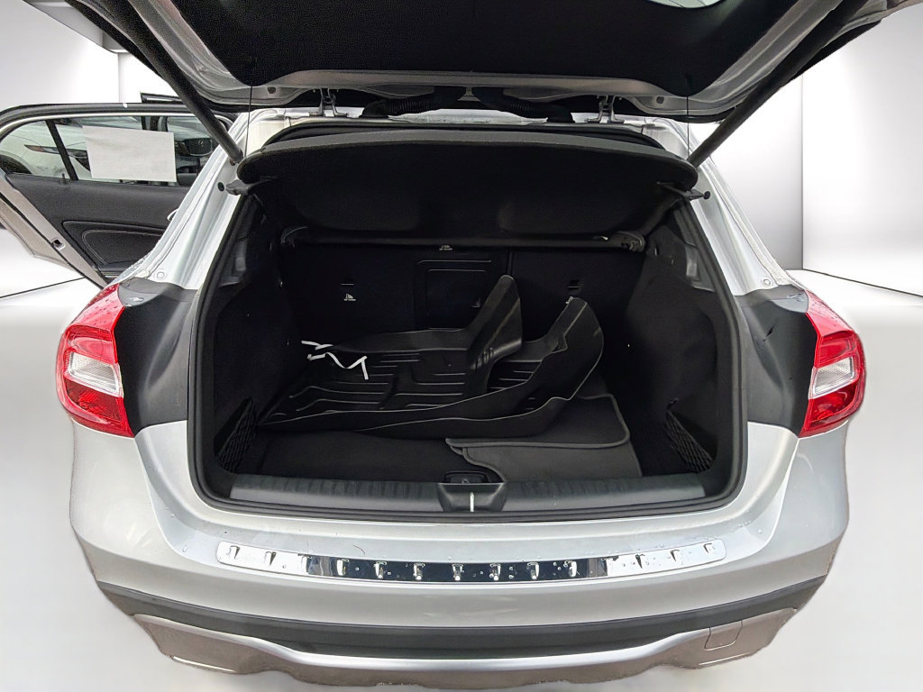 Used 2020 Mercedes-Benz GLA 250 4MATIC image 28
