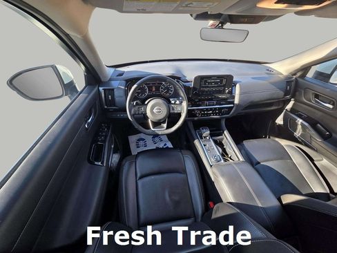 Used 2024 Nissan Pathfinder SL image 13