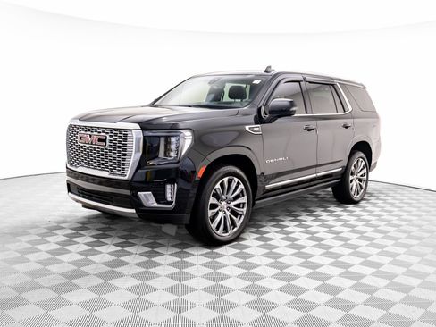 Used 2022 GMC Yukon Denali w/ Denali Premium Package image 3